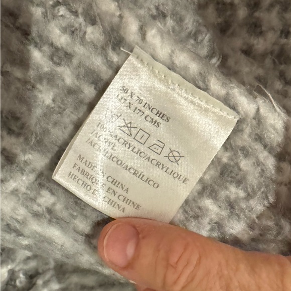 Anthropologie throw blankets (2). - Picture 4 of 5